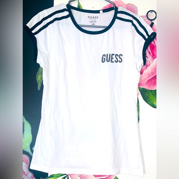 [SOLD❗️]GUESS. Black&White t-shirt 2FOR17$ - Picture 2 of 5